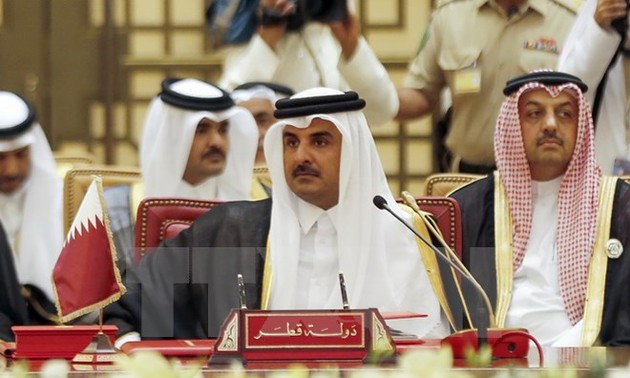 Qatar leader urges end to trade embargo