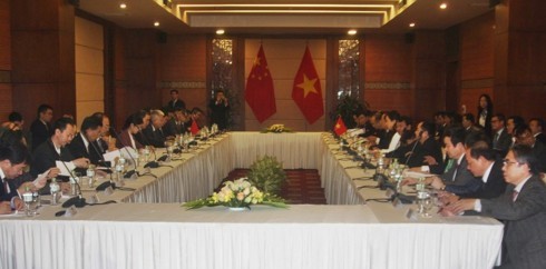 Vietnam, China hold talks on territory, border 