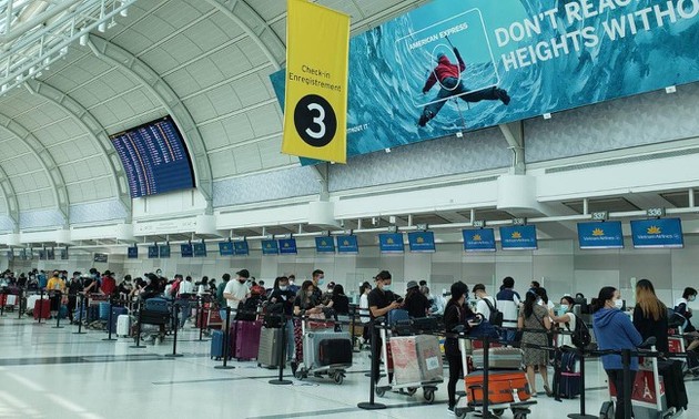 Vietnam repatriates 320 citizens from Canada
