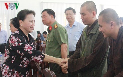 응웬 티 김 응안 (Nguyen Thi Kim Ngan)국회의장 Can Tho, Phong Dien현 유권자 접견