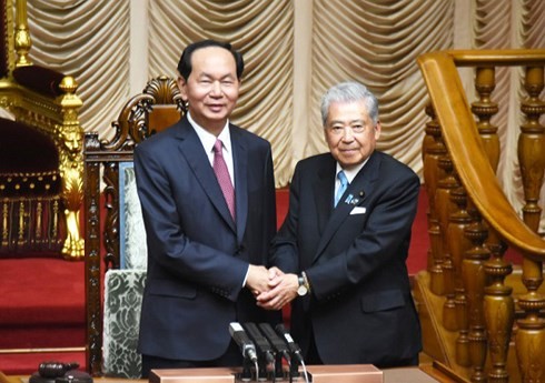 Tran Dai Quang주석 일본 국왕 및 황후, 일본 상원의원 회견 