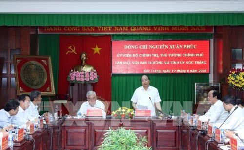 응원 쑤언 푹 (Nguyen Xuan Phuc)총리 Soc Trang성 핵심 지도자와 면담
