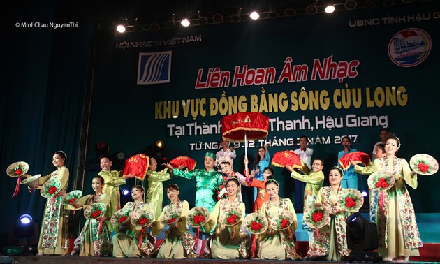 끄우 롱 (Cửu Long)강 삼각주 지역 32차 음악축제