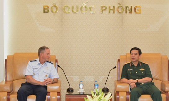 실질적 효과적 베트남 – 미국 국방 관계 유지