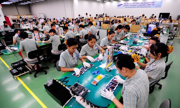 'Made in Vietnam' 핸드폰 수출,  38% 증가