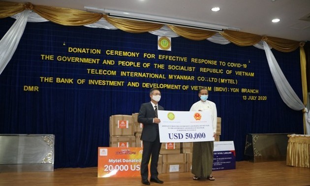 베트남 정부, 미얀마를 위한 코로나19 팬데믹 방역 지원품 전달식