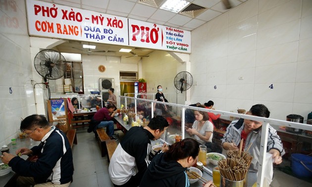 하노이 : 3월 2일 밤 12시부터 실내 식당, 음식 서비스 재개