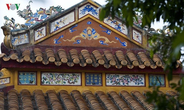 La littérature gravée sur l’architecture royale de Hue exposée à Hanoï
