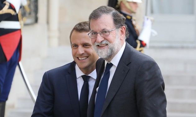 Catalogne: Macron dit à Rajoy son "attachement à l'unité constitutionnelle de l'Espagne"