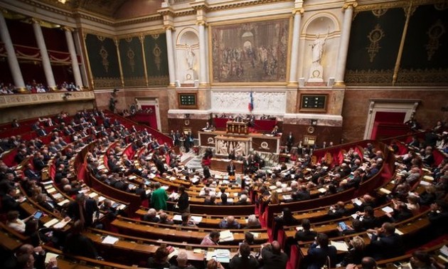 L'Assemblée nationale française adopte par 415 voix contre 127 le projet de loi antiterroriste
