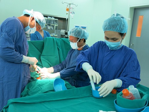 Le Vietnam a procédé le 1er à la greffe de cellules de souche pour traiter la cirrhose pulmonaire