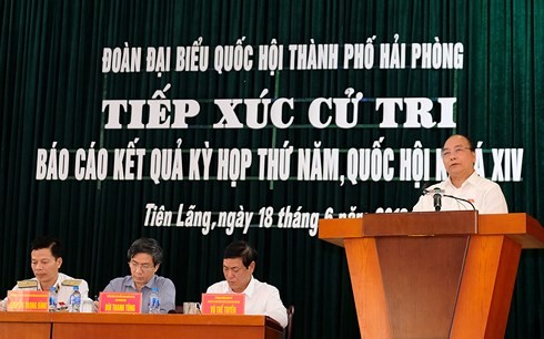 Nguyên Xuân Phuc et Vuong Dinh Huê rencontrent l’électorat
