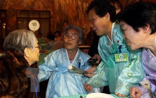 La Croix-Rouge organise des retrouvailles de familles déchirées par la guerre de Corée