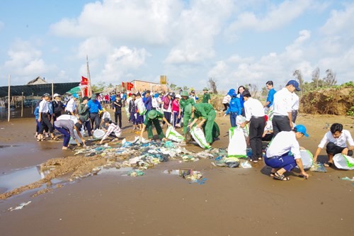 Le Vietnam répond à la journée internationale de nettoyage des côtes