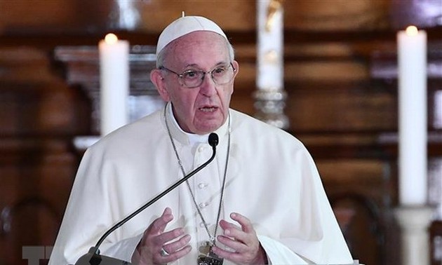 Le pape François célèbre une messe en présence de 6000 pauvres