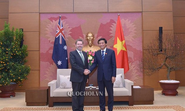 Le président du Sénat australien rencontre le secrétaire général de l’Assemblée nationale vietnamienne