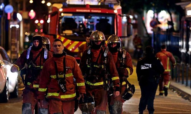 Incendie dans le 16e à Paris: au moins 8 morts, une habitante de l'immeuble interpellée
