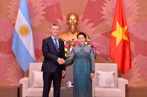 La présidente de l’Assemblée nationale vietnamienne rencontre le président argentin