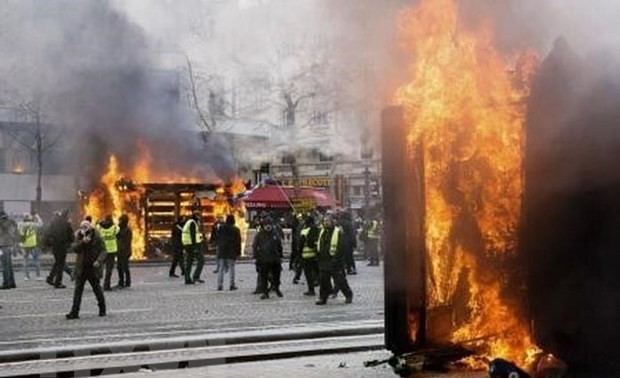 Violences à Paris : le gouvernement admet des dysfonctionnements