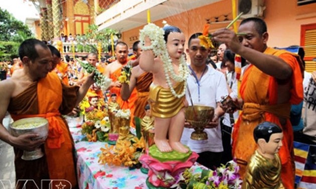 Plus de 1.000 étudiants khmers fêtent le Chol Chnam Thmauy
