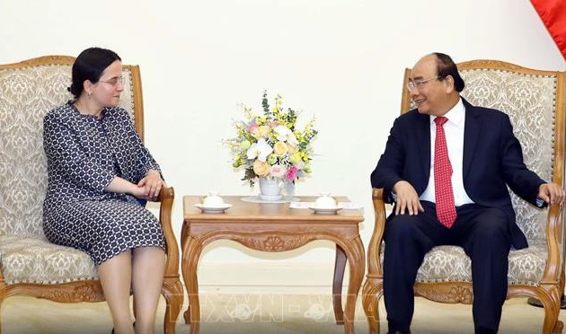 Nguyên Xuân Phuc reçoit la secrétaire d’État aux affaires étrangères de Roumanie