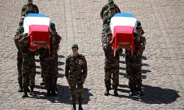 France: hommage national aux deux militaires tués au Burkina Faso 