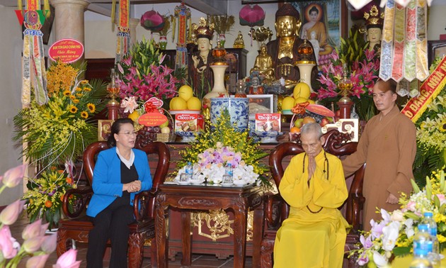 La présidente de l’AN rencontre le chef de l’Église bouddhique du Vietnam