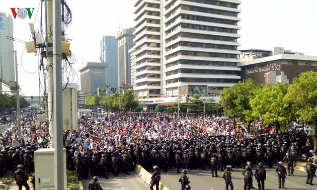 Indonésie: 6 morts et 200 blessés dans des manifestations à Jakarta après la réélection de Joko Widodo
