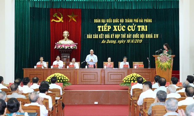 Le Premier ministre rencontre ses électeurs à Hai Phong