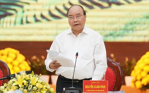 Nguyên Xuân Phuc travaille avec les dirigeants des provinces du Nord