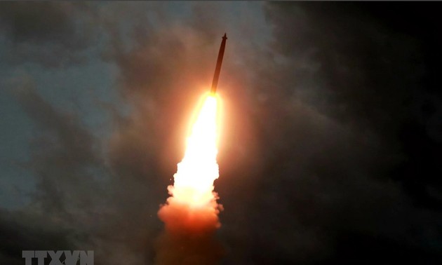 Pyongyang annonce que Kim a supervisé le test d'un “lance-missiles multiple“