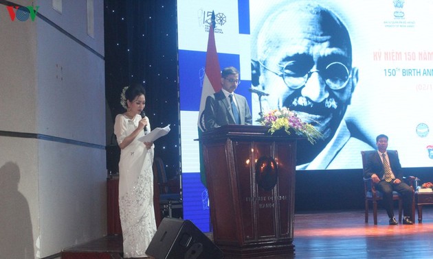 Célébration du 150e anniversaire de Mahatma Gandhi à Hanoi