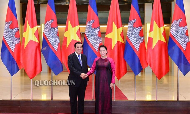 Le Premier ministre cambodgien rencontre la présidente de l’AN vietnamienne