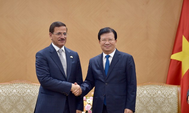 Trinh Dinh Dung reçoit le ministre de l’Économie émirati 