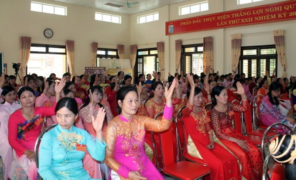 Les Vietnamiennes participent activement au développement social et économique