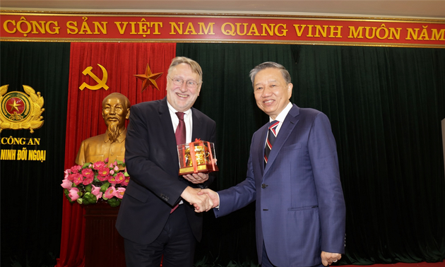 Bernd Lange reçu par des responsables vietnamiens