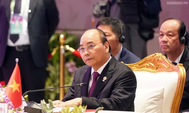 Le Premier ministre Nguyên Xuân Phuc à la séance plénière du 35e Sommet de l’ASEAN