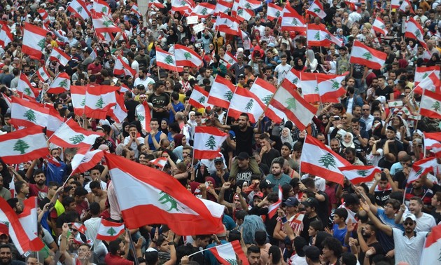 Liban: nouvelles manifestations, routes bloquées après des propos du président