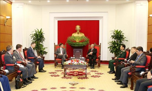 Le permanent au secrétariat du Parti communiste vietnamien reçoit le secrétaire américain à la Défense