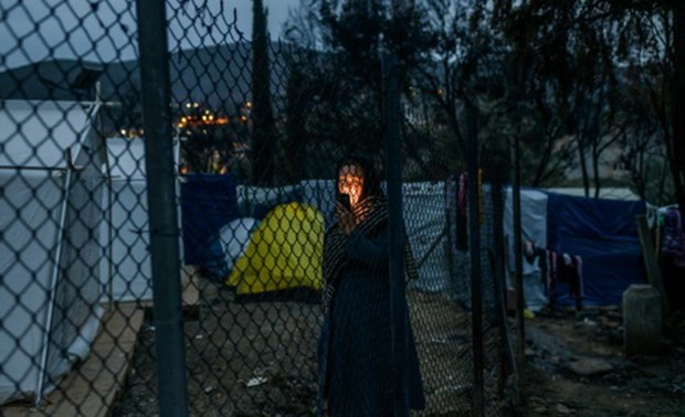 Migrants : vers des camps fermés en Grèce 