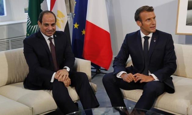 Macron et Sissi appellent à la «retenue» face aux risques «d’escalade» en Libye