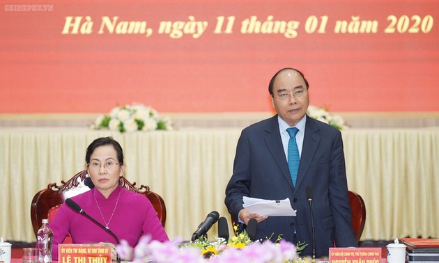 Nguyên Xuân Phuc rencontre les autorités de Hà Nam