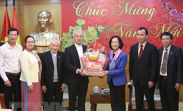 Truong Thi Mai reçoit le président du comité de solidarité catholique