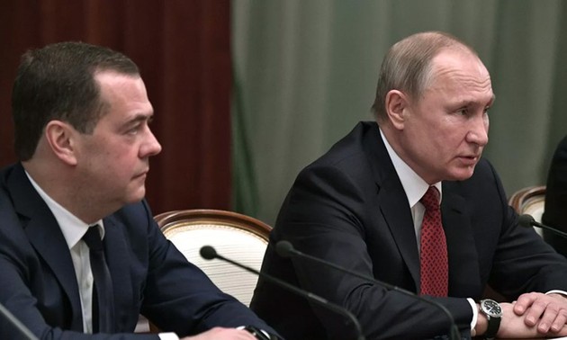 Medvedev annonce la démission de son gouvernement