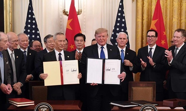 Les États-Unis et la Chine signent un accord commercial «historique»