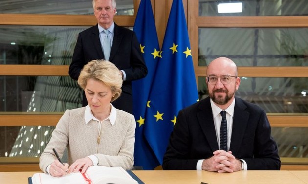 UE: la Commission et le Conseil signent l'accord de Brexit avant la ratification par le Parlement