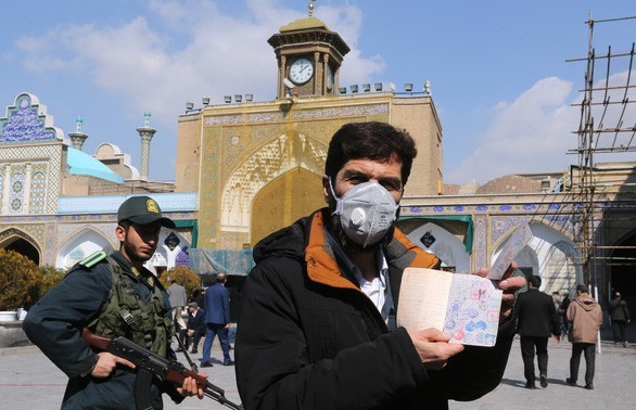 Covid-19 : Les voisins de l'Iran se protègent