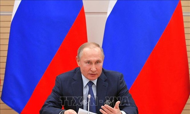 Vladimir Poutine ouvre la voie à son maintien au Kremlin 