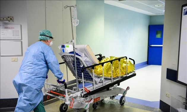 Le monde face au coronavirus: 475 morts en 24 heures en Italie…