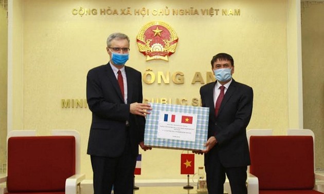 Covid-19: le Vietnam offre des masques au ministère français de l’Intérieur